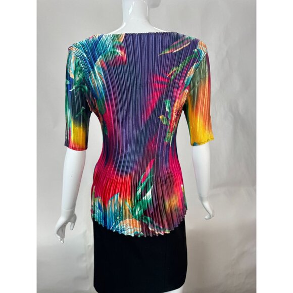 Vibrant Mini Pleats Top With V-Neck & Short Sleeves - Picture 11 of 16